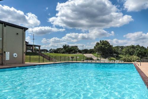 Lakeland Casita In Point Venture Optional Golf Cart Holiday home *
